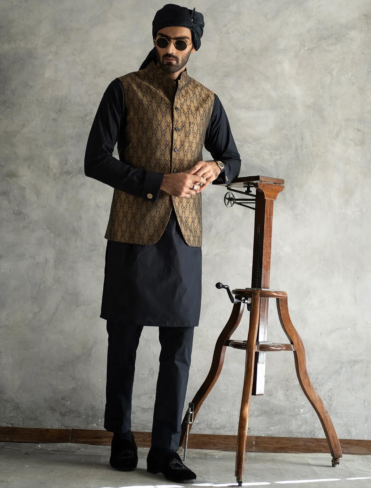 ANTIQUE DULL GOLD JAMAWAR WAISTCOAT