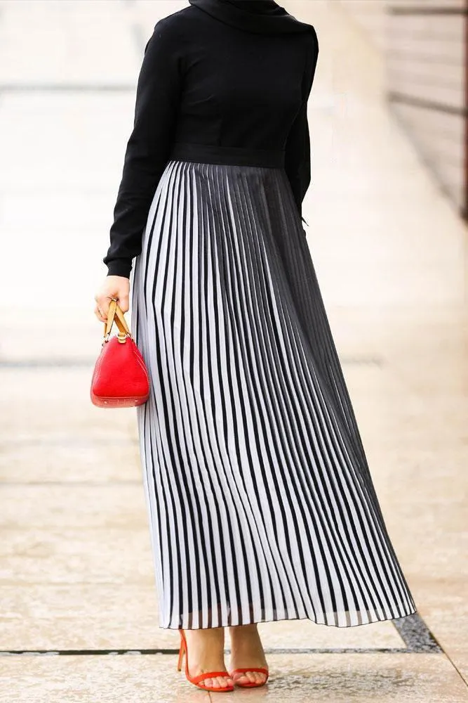 Elegant Accordion Pleats Maxi Dress