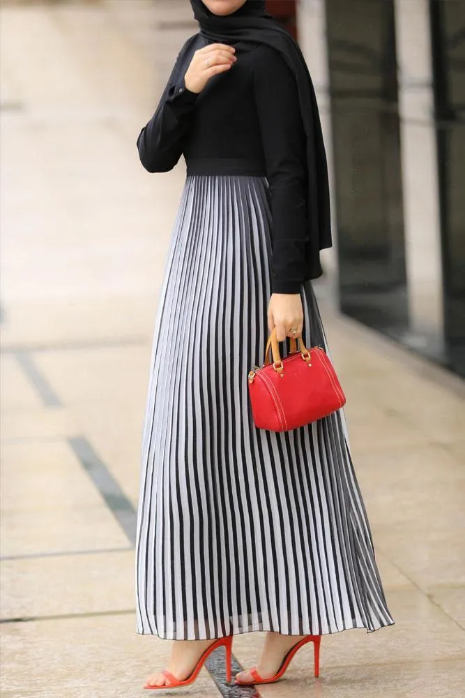 Elegant Accordion Pleats Maxi Dress