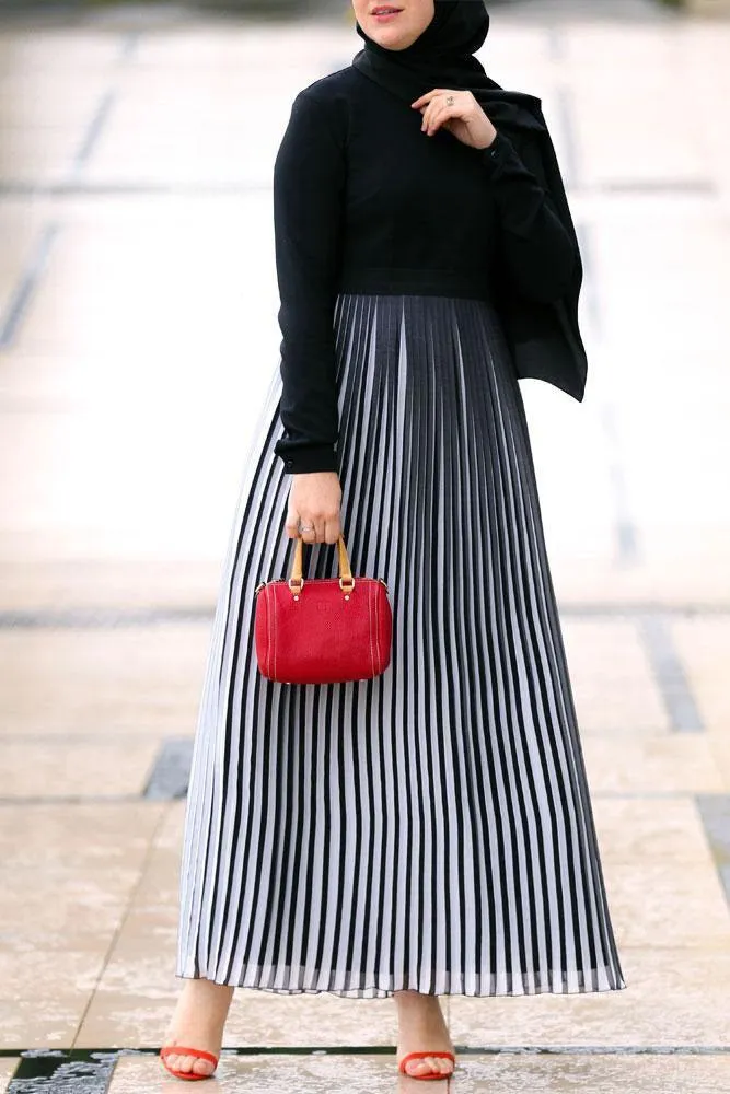 Elegant Accordion Pleats Maxi Dress