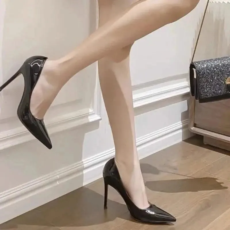 Shijunyi Luxe Black Patent High Heels with Iconic Red Sole